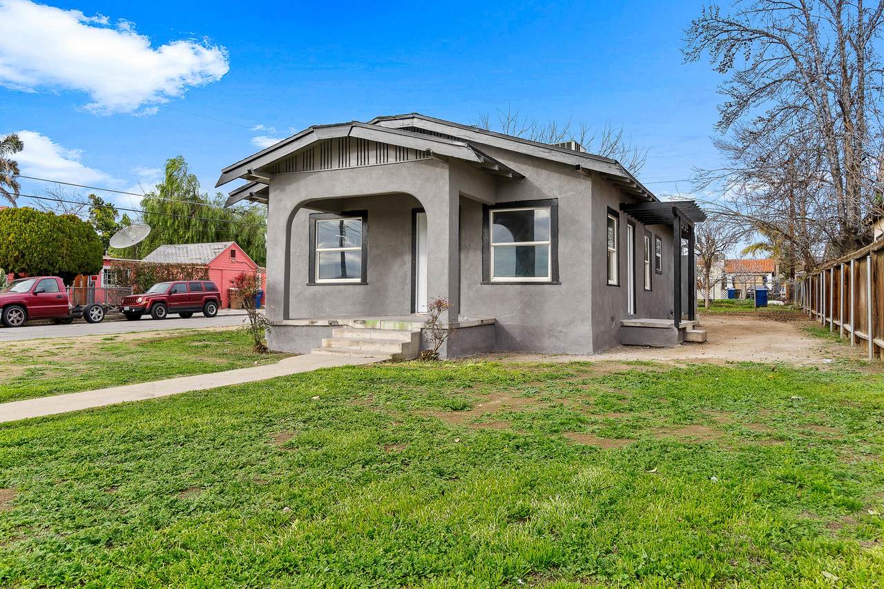 2300 Oregon Street - Photo 1