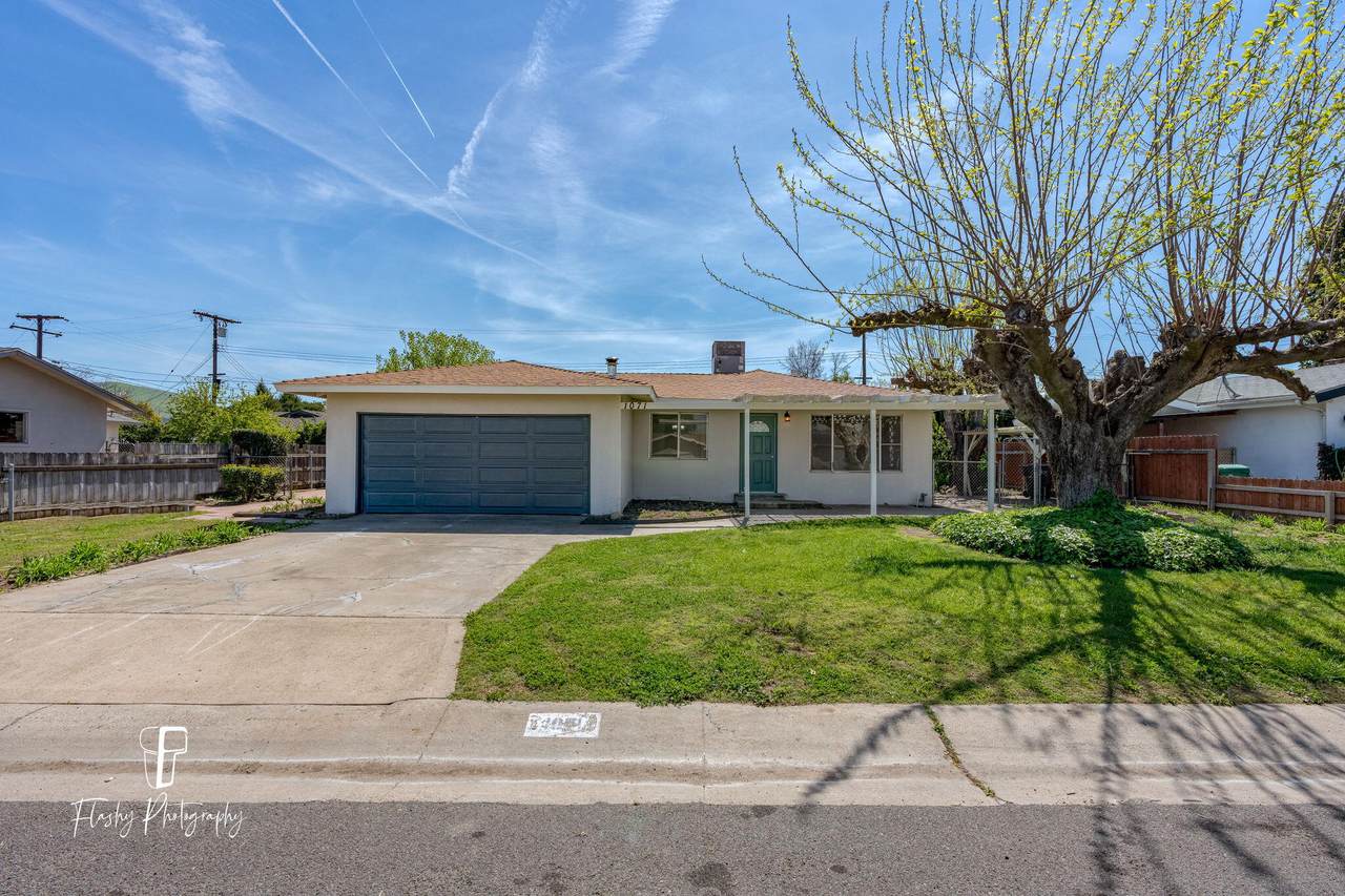 1071 Vandalia Avenue - Photo 1