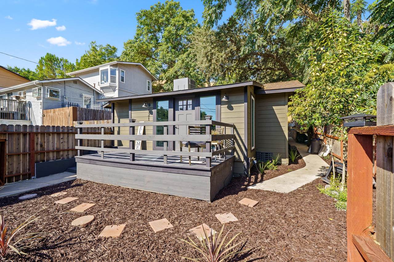 521 Olive Street - Photo 1
