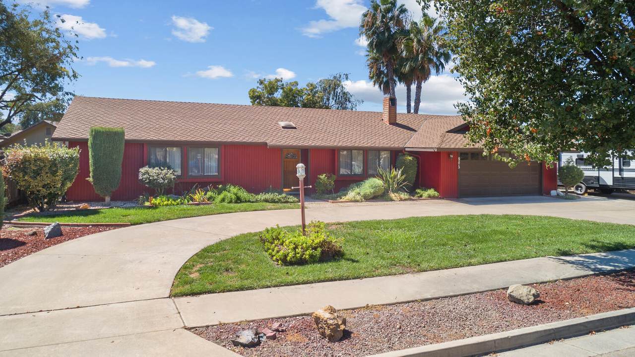 905 Yosemite Drive - Photo 1