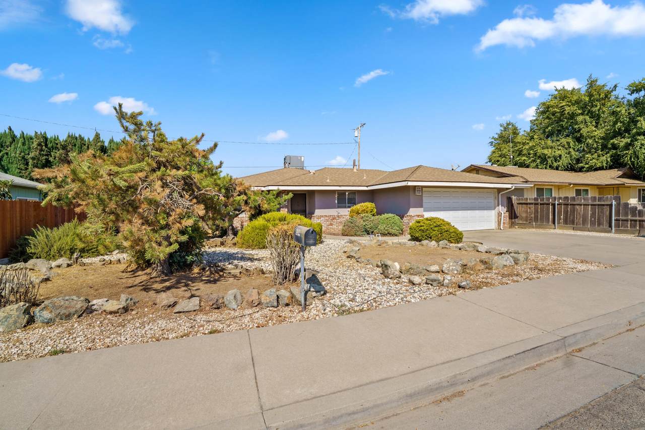 634 Theta Avenue - Photo 1