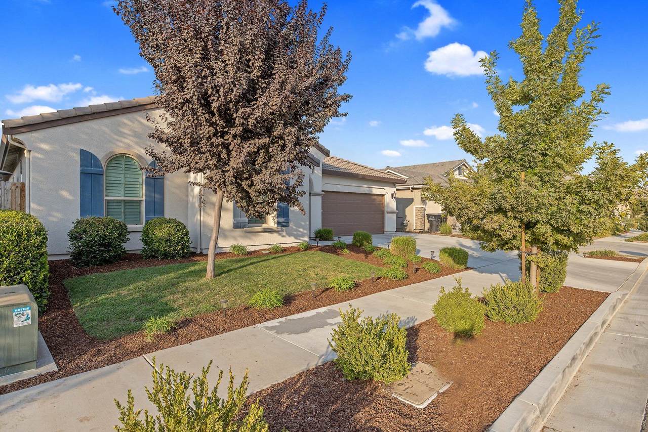 1742 Porter Avenue - Photo 1