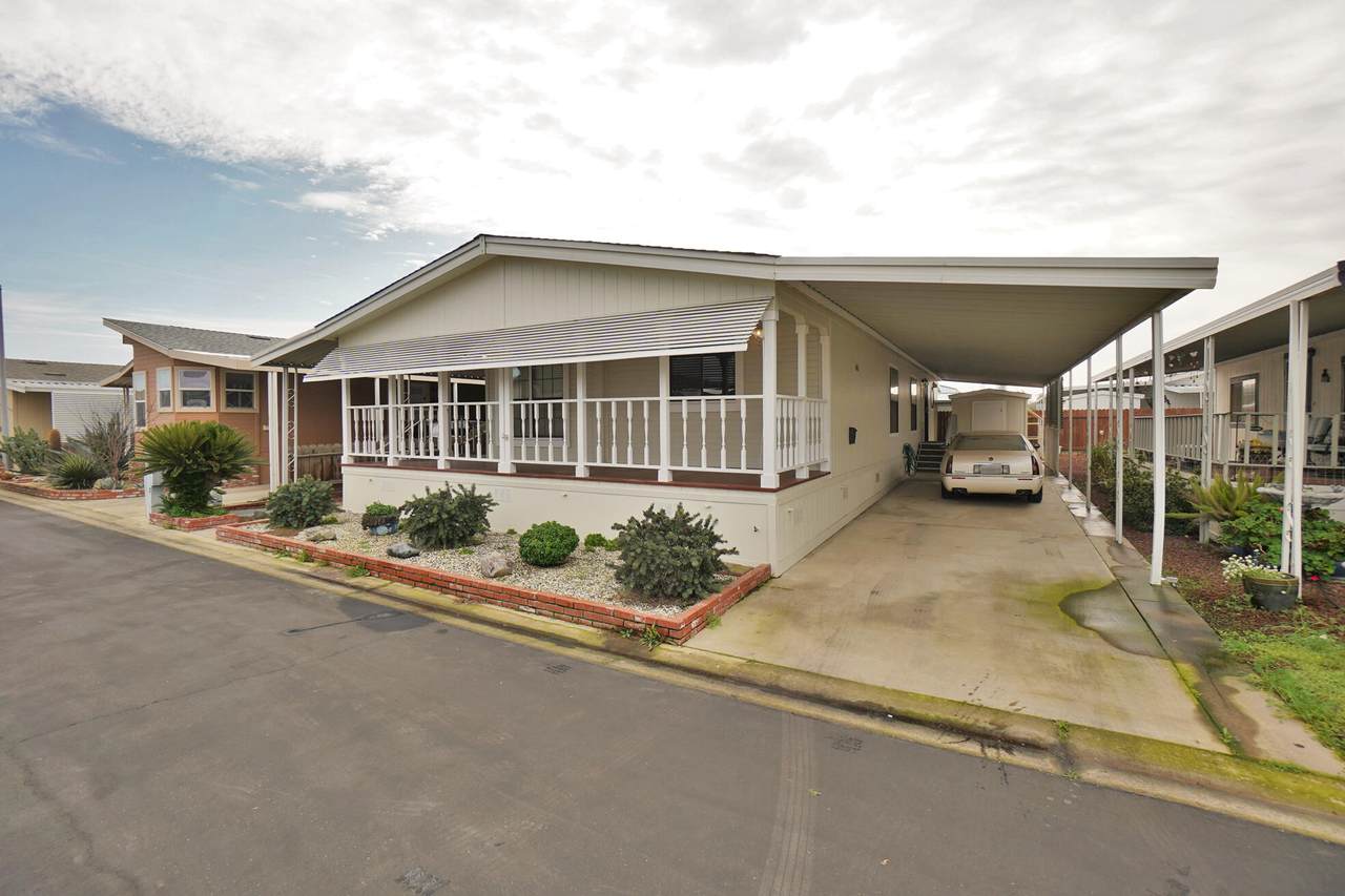 2459-76 Oaks Street - Photo 1