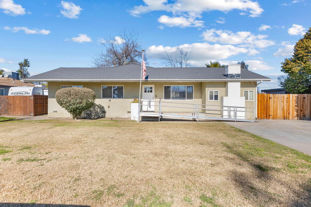 206 Lois Avenue - Photo 1
