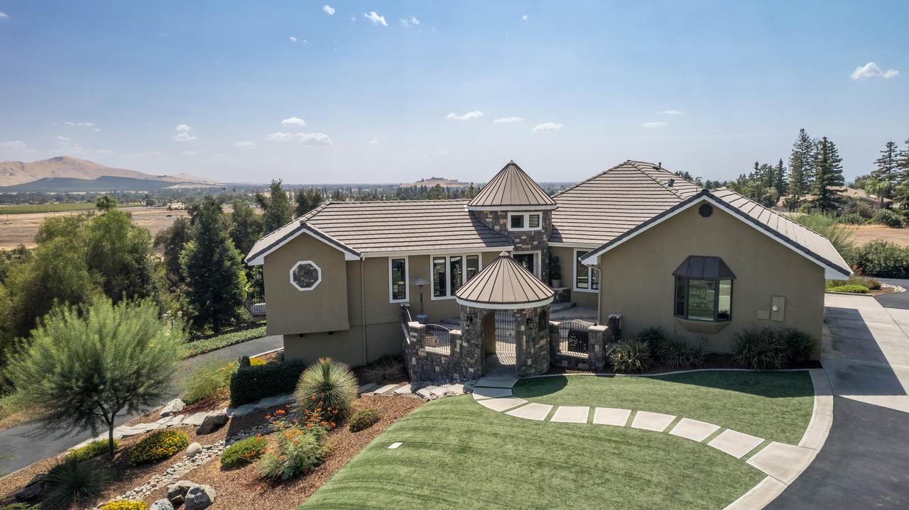 1113 Jasmine South Drive - Photo 1