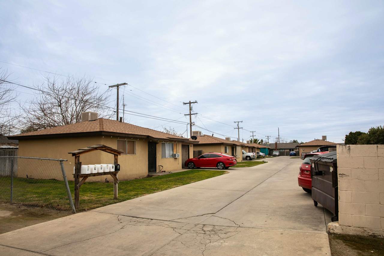 1197 Putnam Avenue - Photo 1