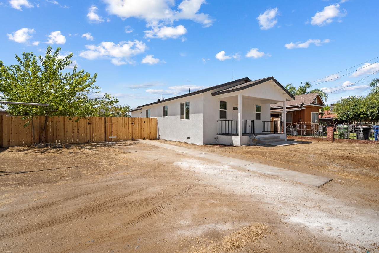 1166 Park Way - Photo 1