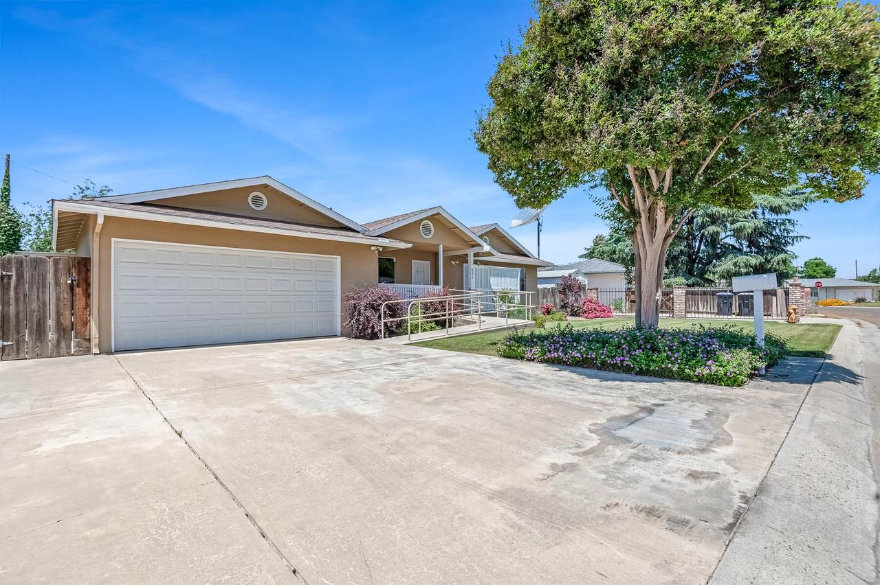 201 Carl Drive - Photo 1