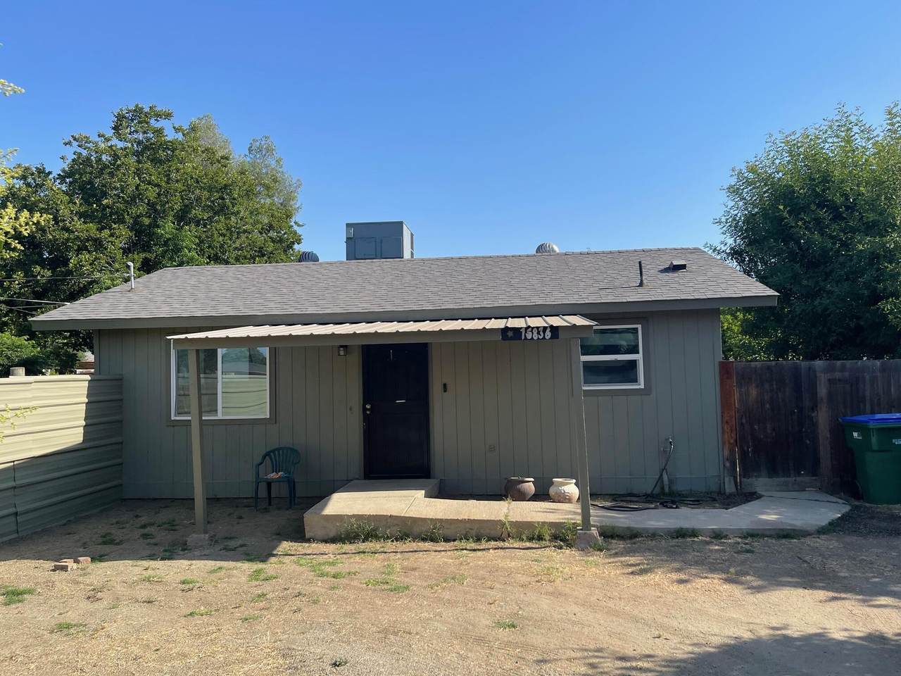 15836 Beechwood Avenue - Photo 1