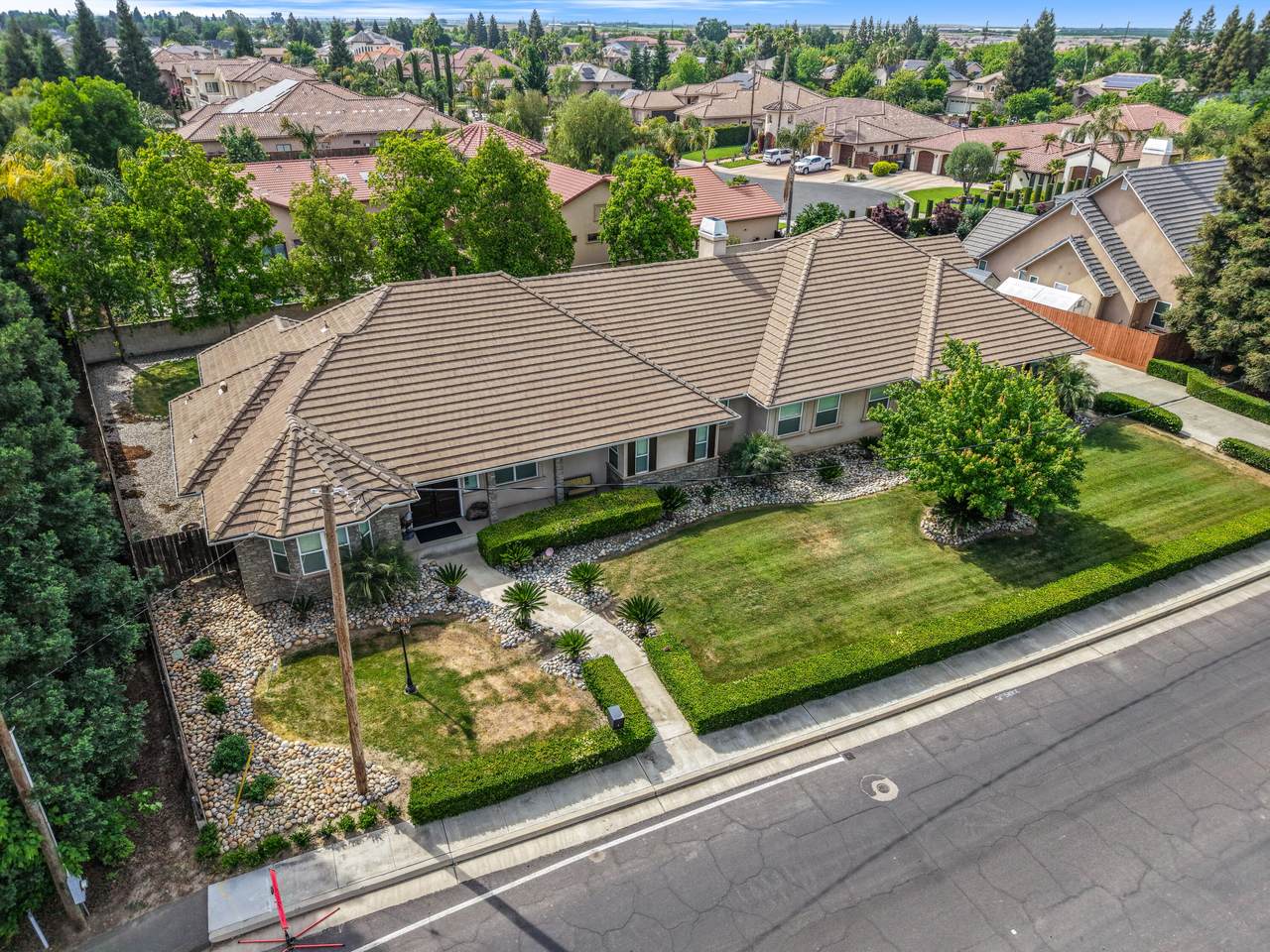 2615 Linwood Street - Photo 1