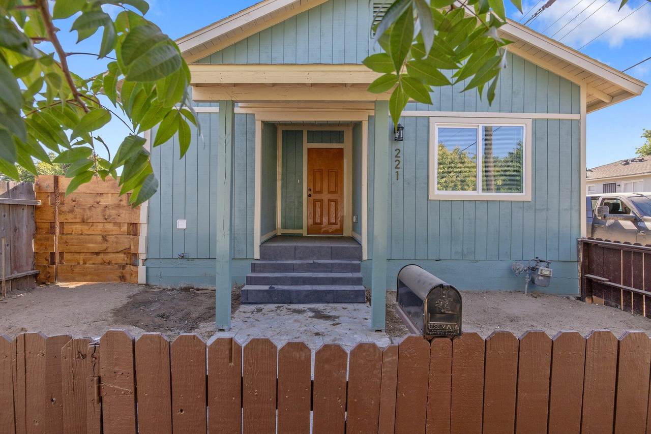 221 Orchard Street - Photo 1