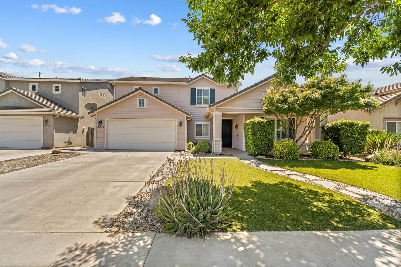 2223 La Vida Avenue - Photo 1
