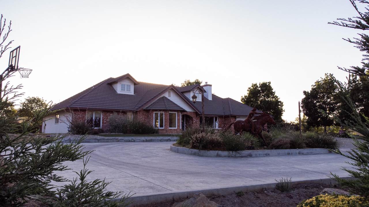 16553 Mustang Drive - Photo 1