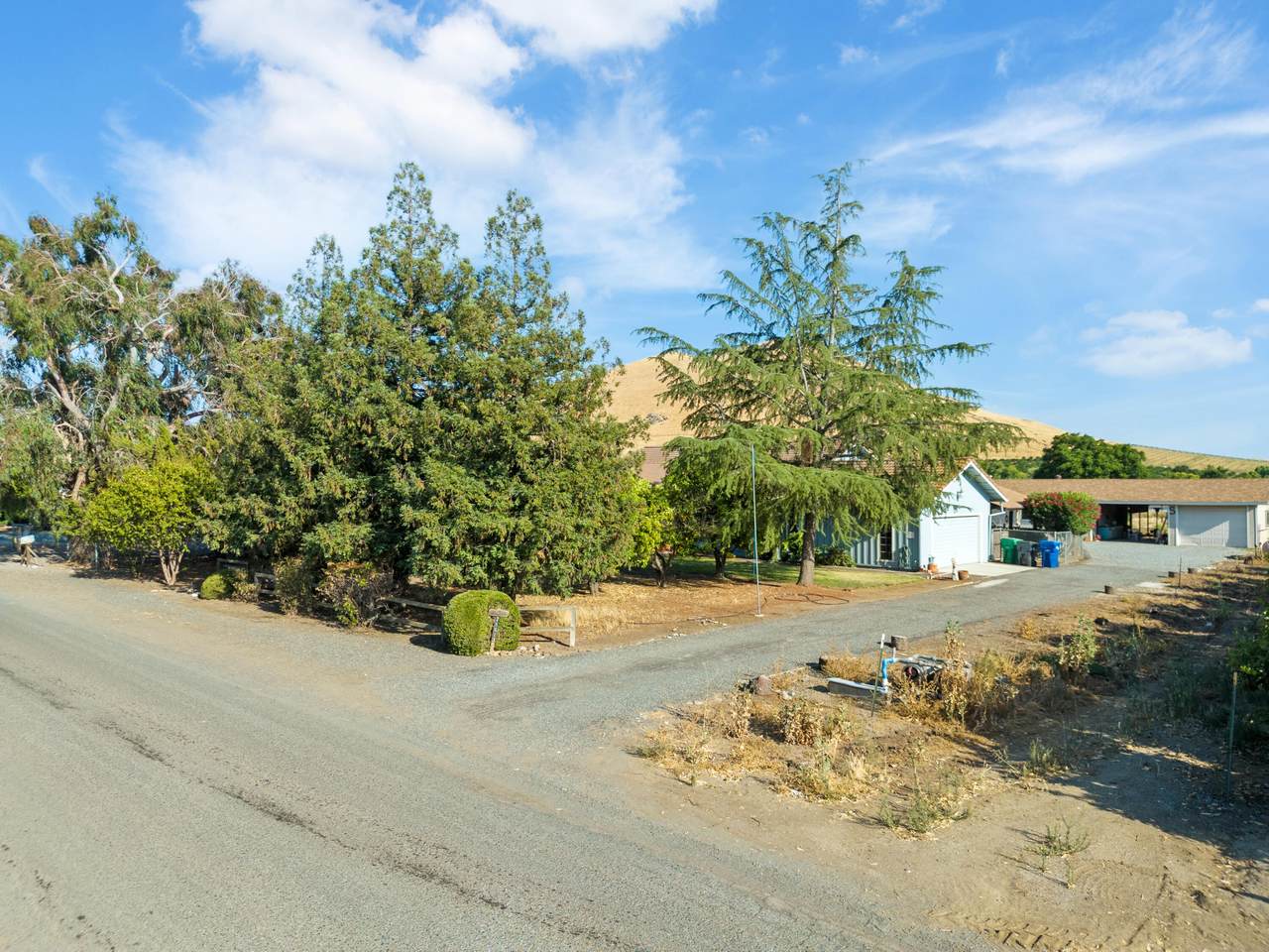 25613 Ave 220 - Photo 1