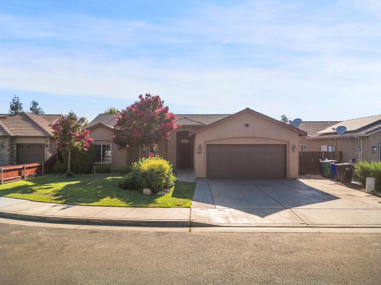 927 Shadowood Place - Photo 1