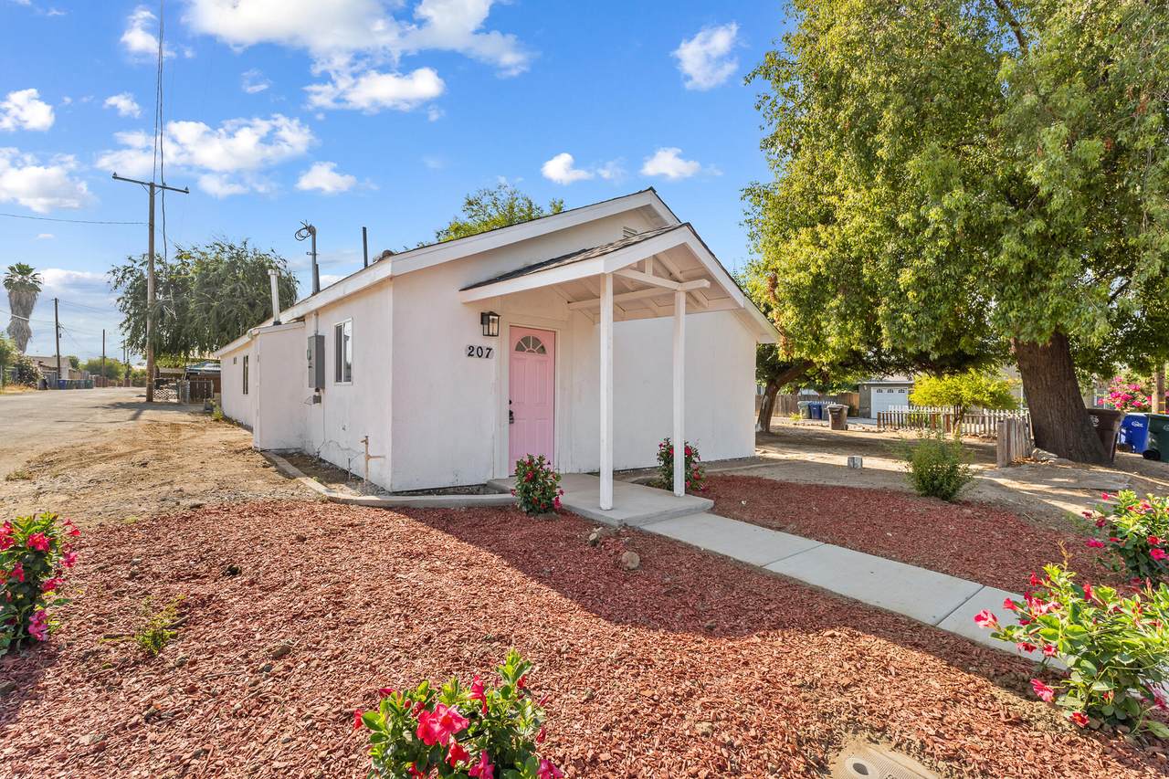 207 Pleasant Street - Photo 1