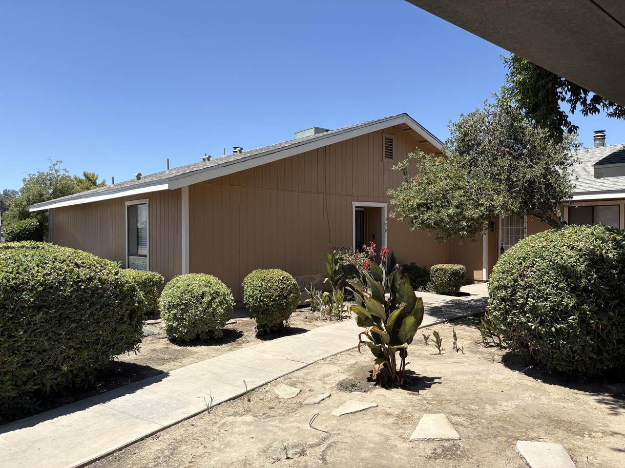 350 Crenshaw Street - Photo 1