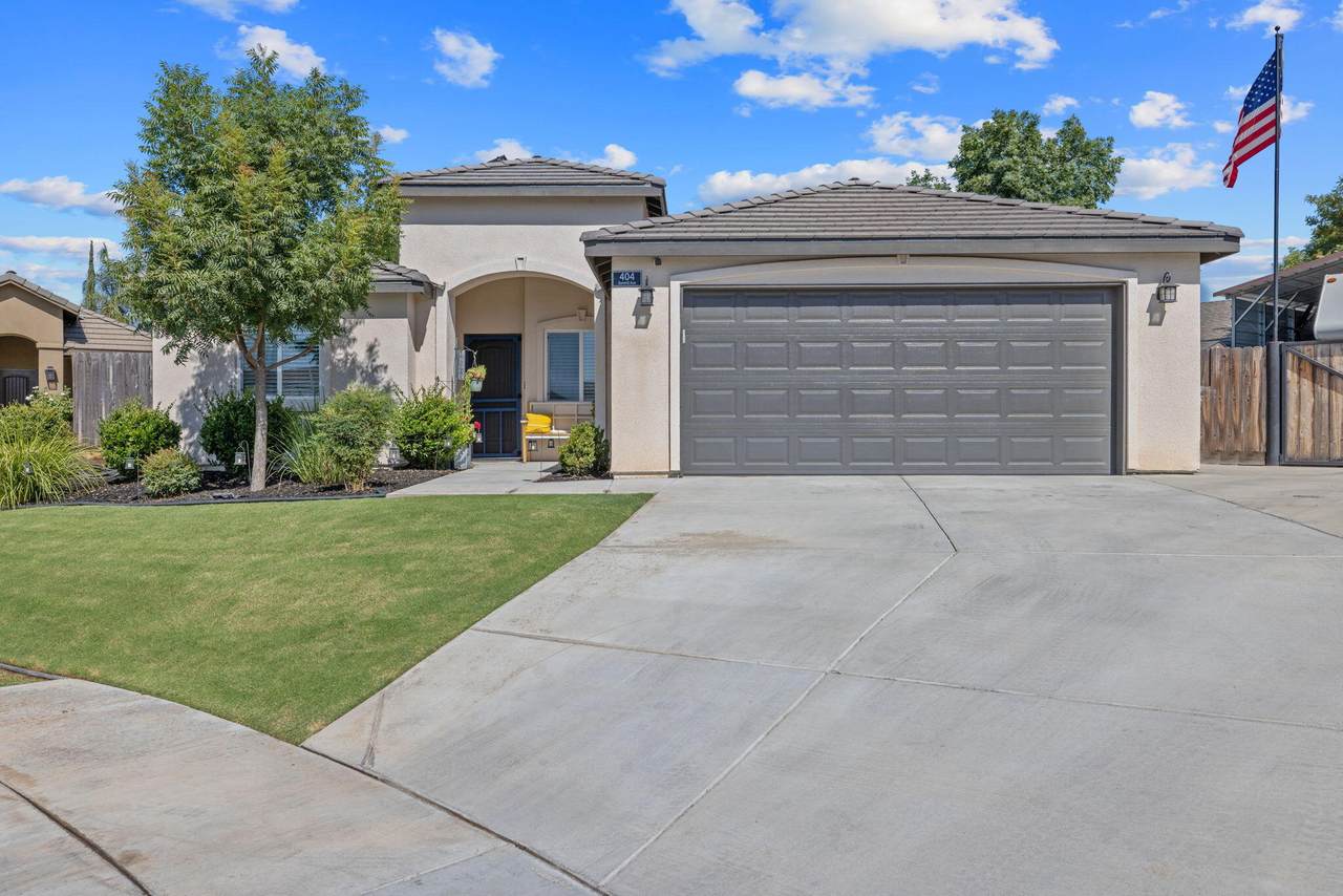 404 Summit Avenue - Photo 1