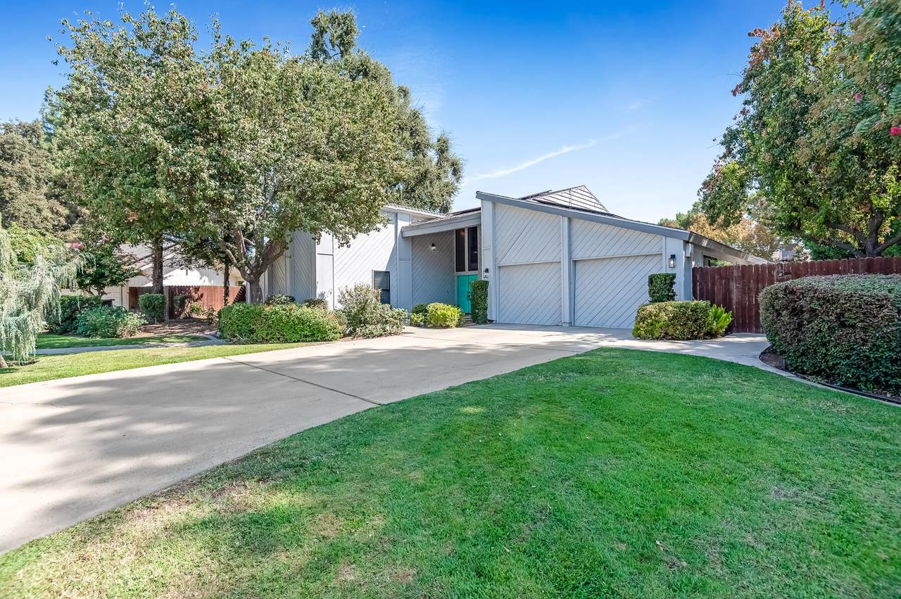 530 Estate Drive - Photo 1