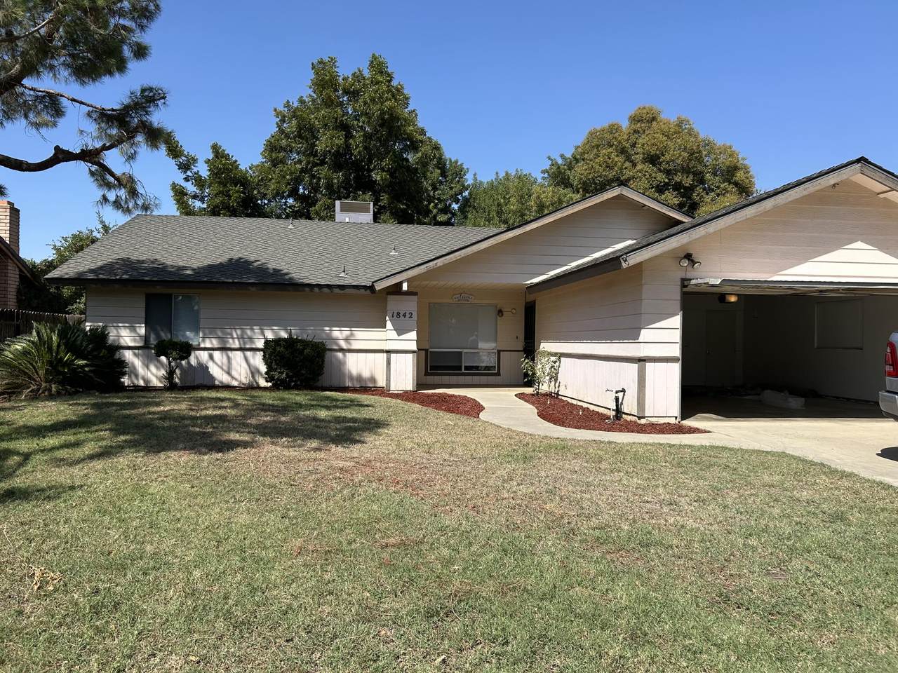 1842 Robin Avenue - Photo 1