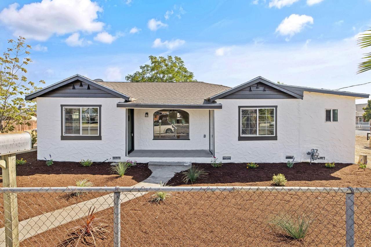 104 San Joaquin Street - Photo 1