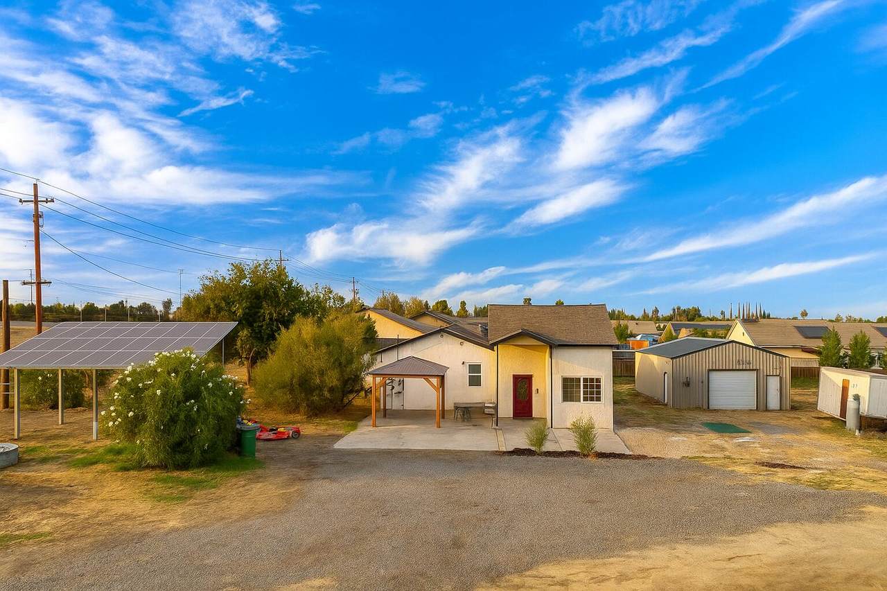 930 Iona Avenue - Photo 1