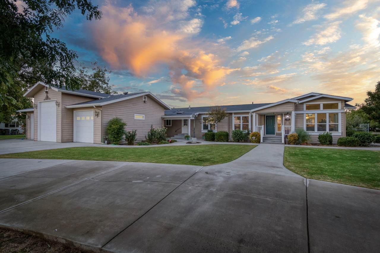 8646 Cairo Avenue - Photo 1