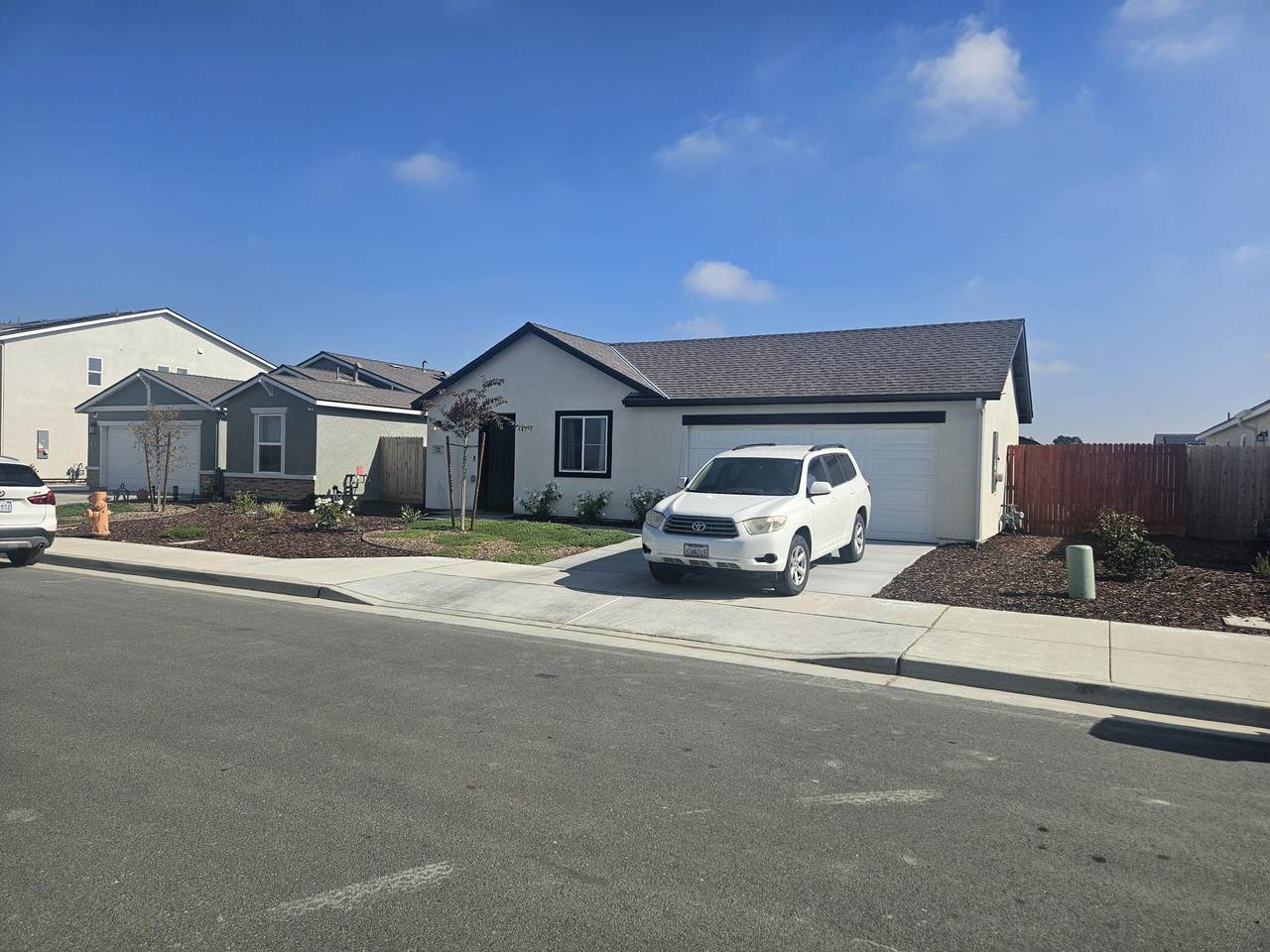 725 James Avenue - Photo 1