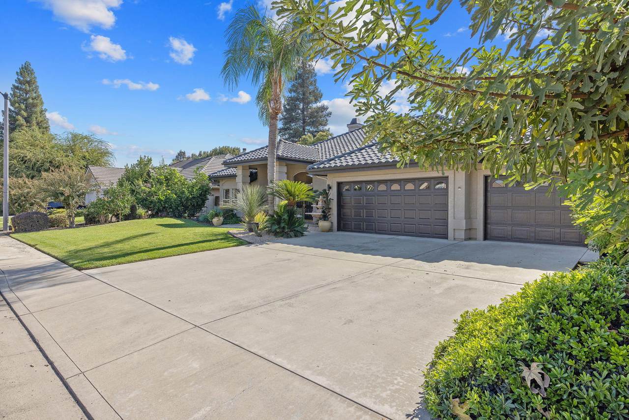 1031 Hemlock Avenue - Photo 1