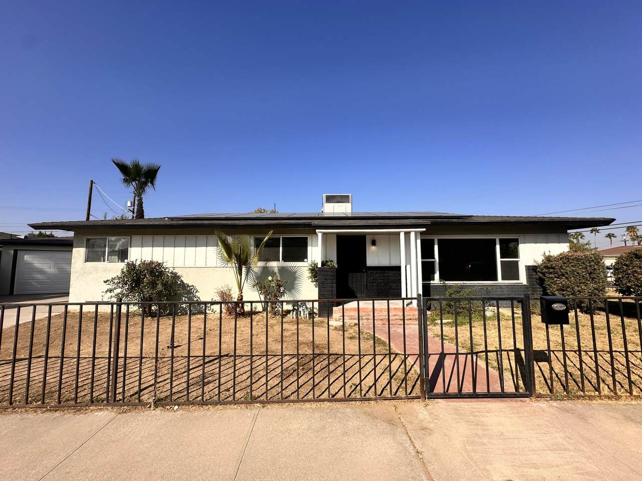 901 Paloma Street - Photo 1