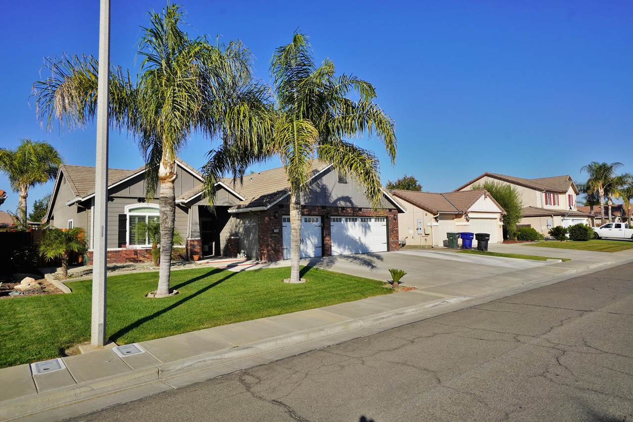 1894 Tudor Lane - Photo 1
