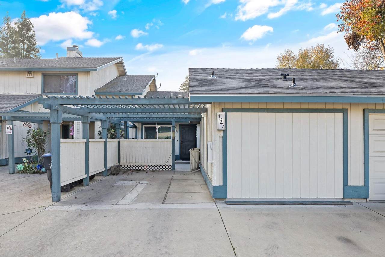 1047 Pinkham Street - Photo 1