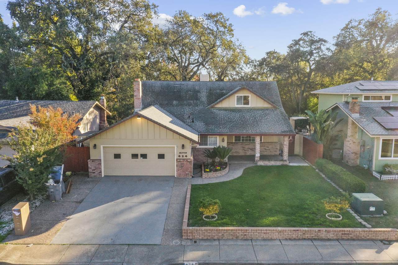 424 Beelard Drive - Photo 1