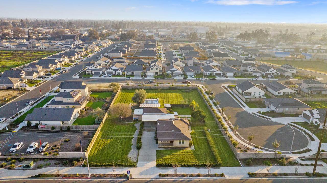 1725 Goshen Avenue - Photo 1