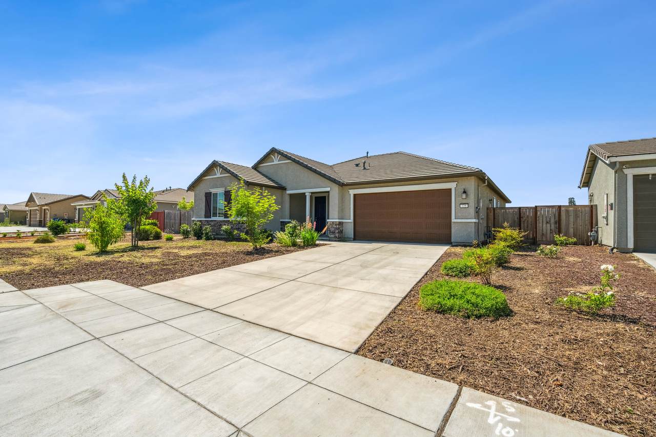 775 Curtis Avenue - Photo 1