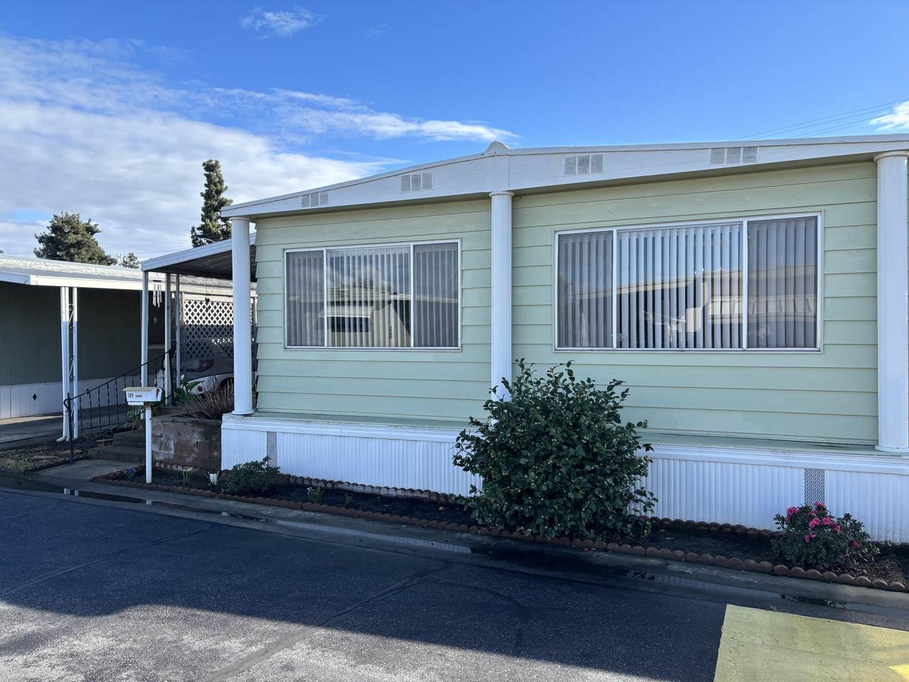 225-121 Akers Street - Photo 1