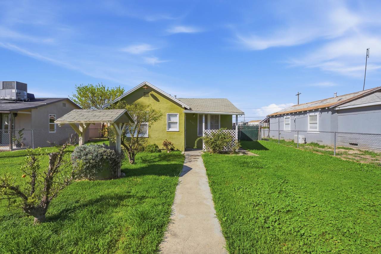 1810 Hardcastle Avenue - Photo 1