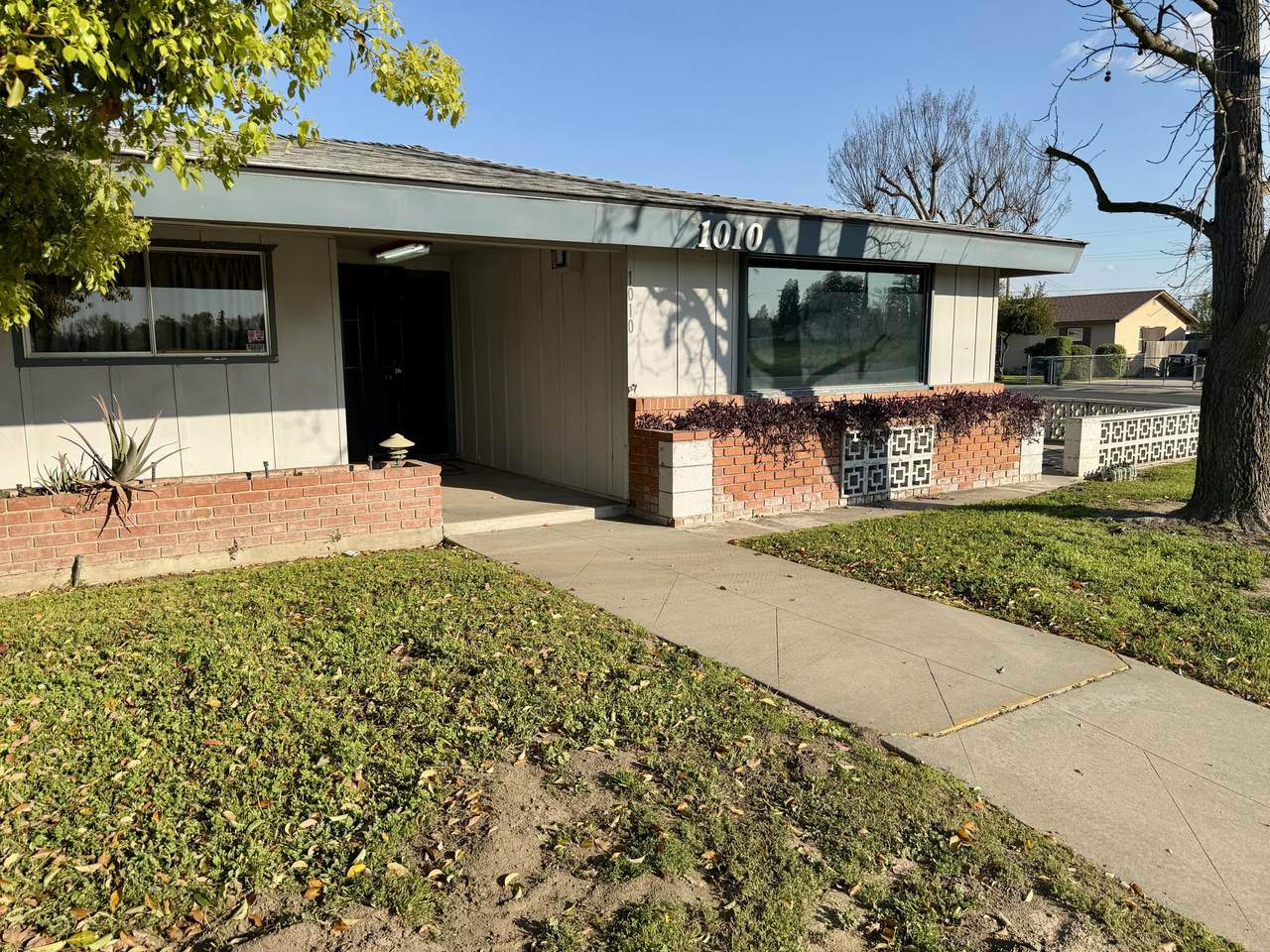1010 Lovers Lane - Photo 1
