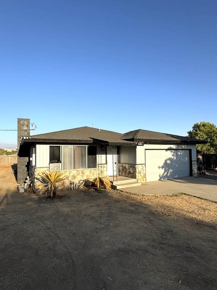 579 Villa Street - Photo 1