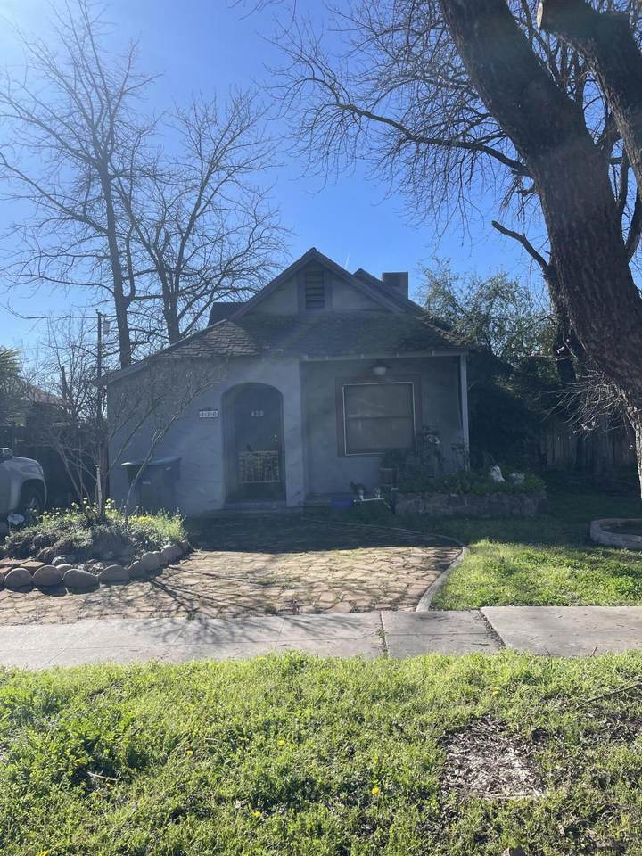 420 Fountain Way - Photo 1