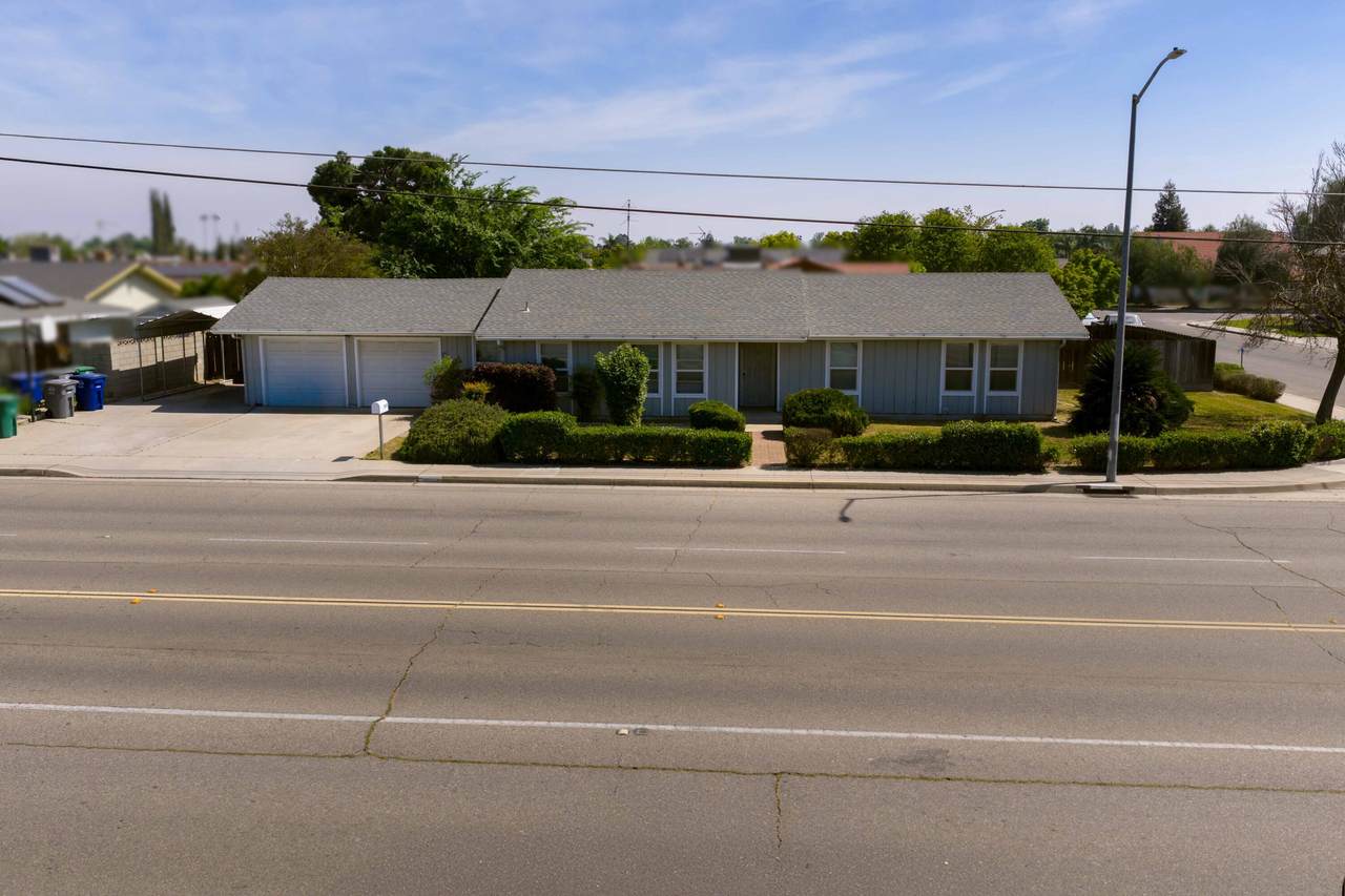 3654 Thompson Avenue - Photo 1