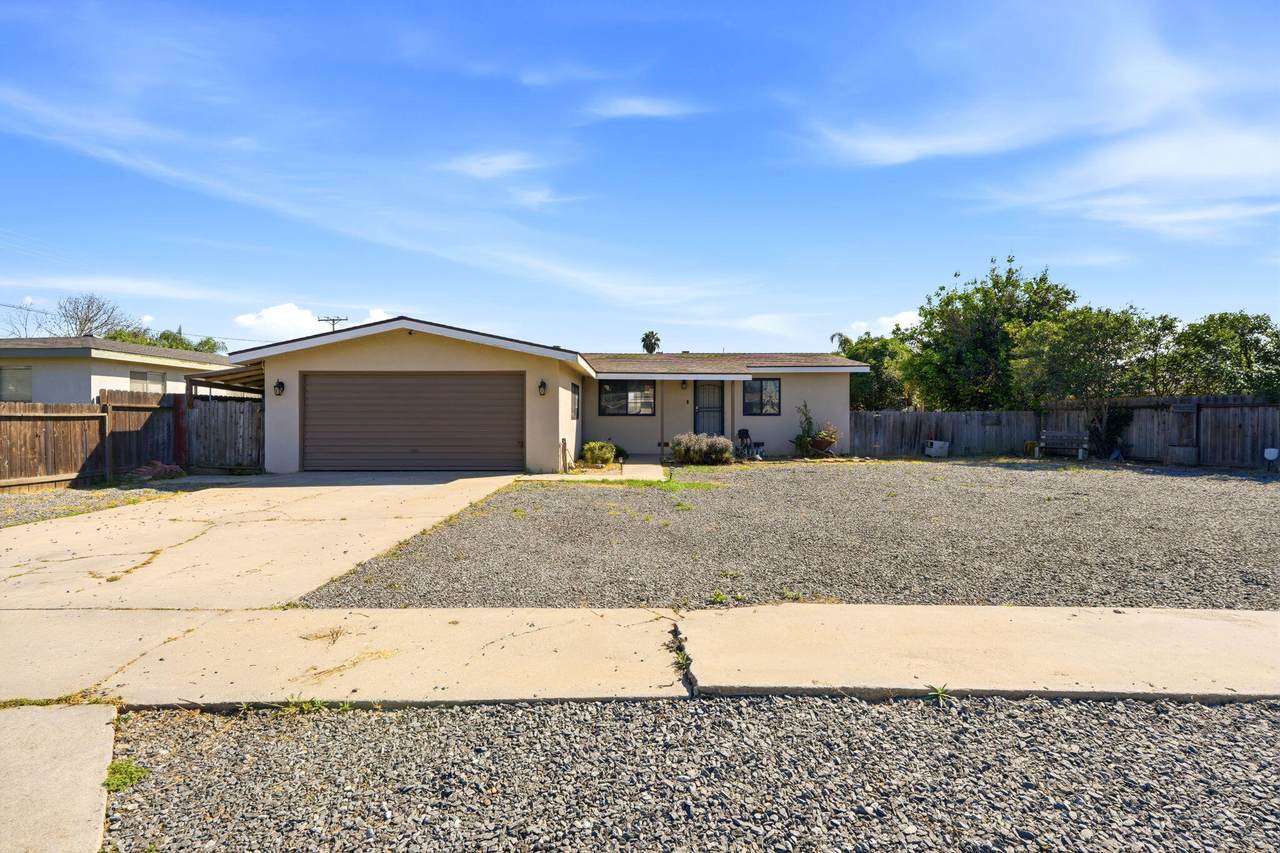 876 Cardoza - Photo 1
