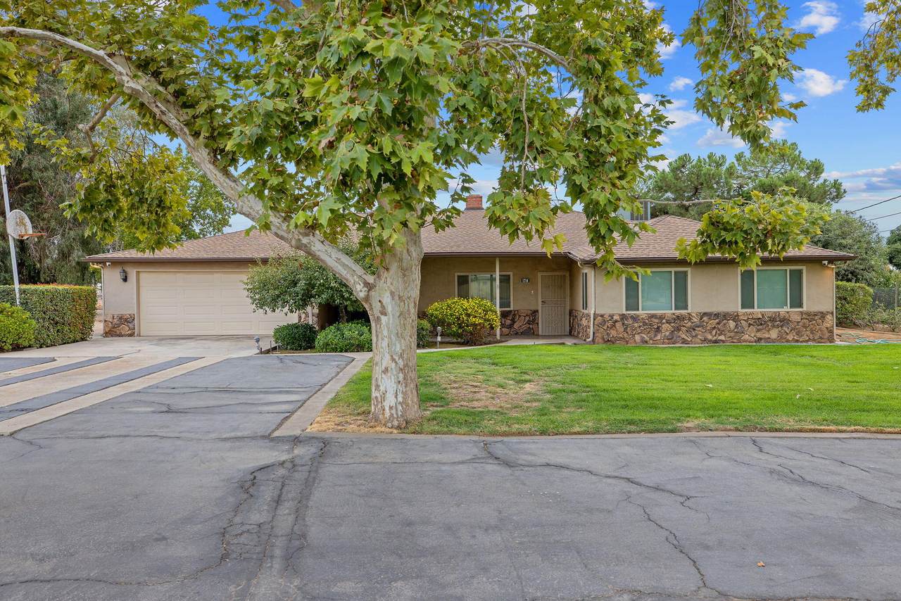 1714 Blythe Avenue - Photo 1