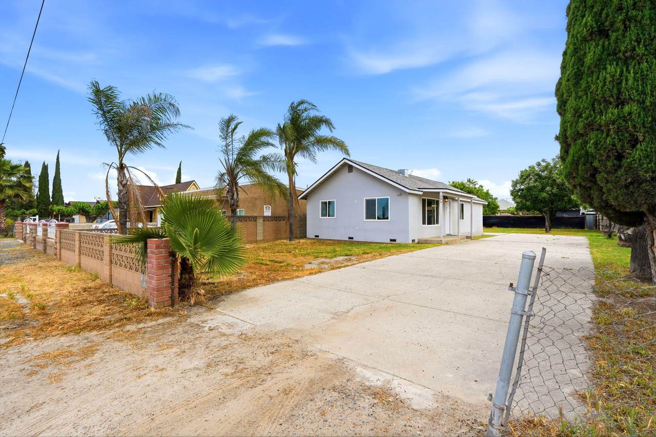 594 Front - Photo 1