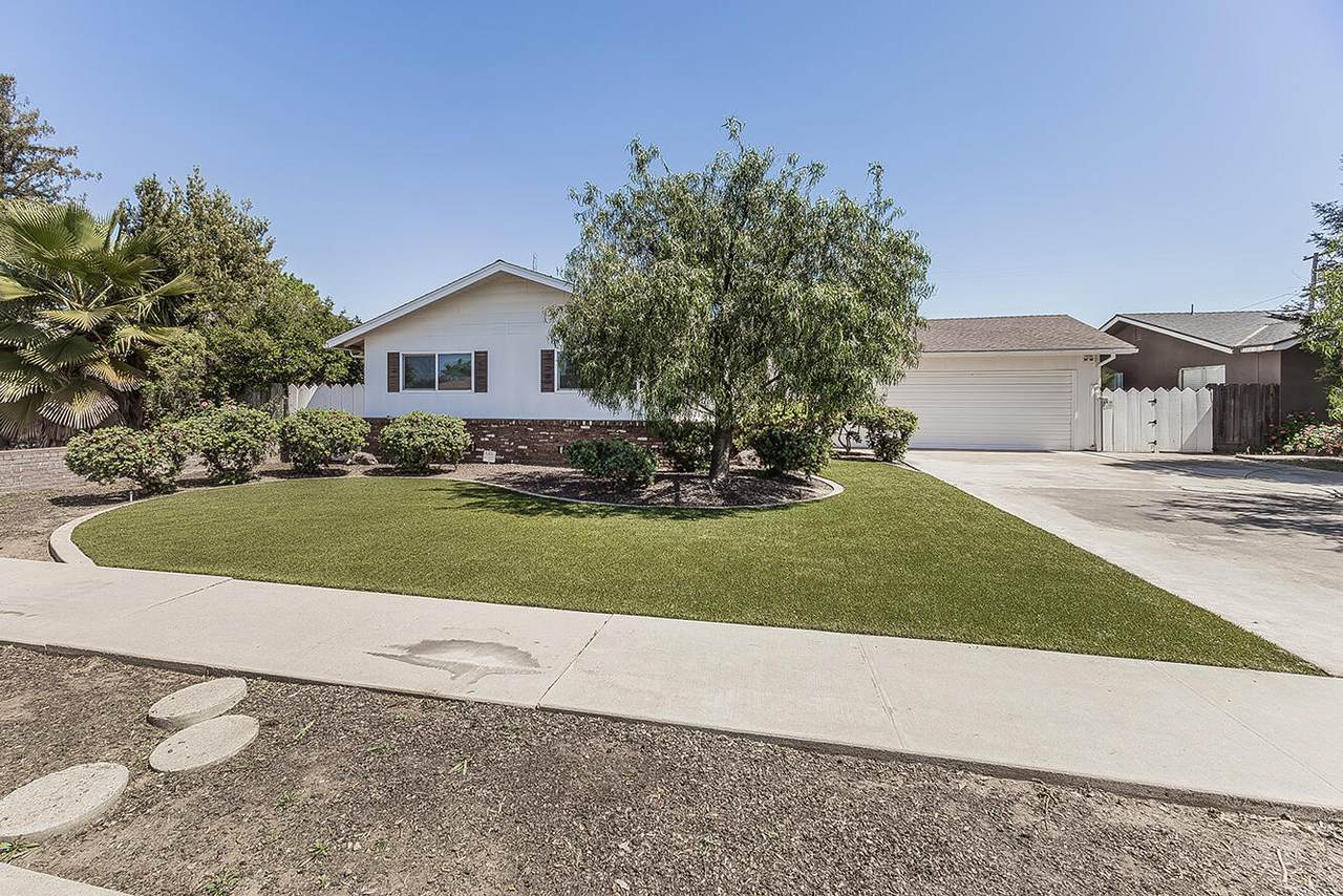 862 Bates Avenue - Photo 1