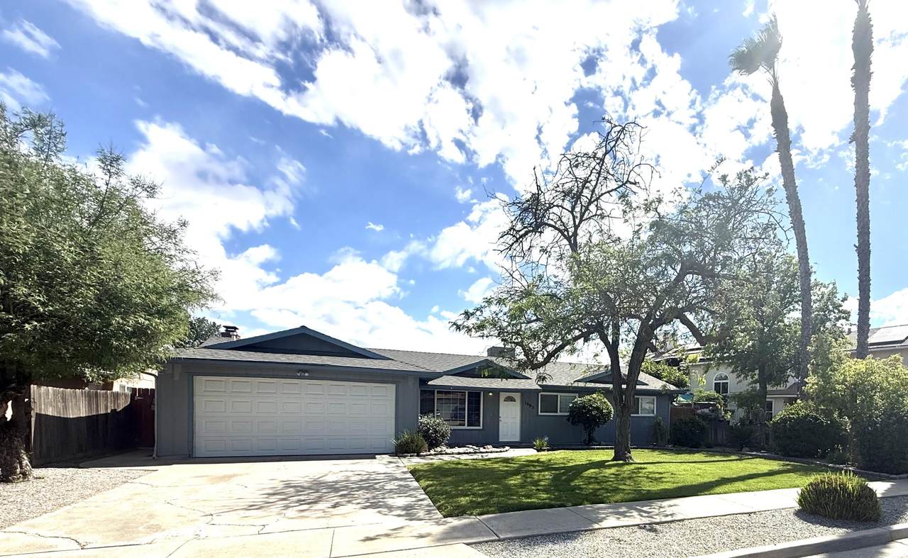 1093 Raymond Road - Photo 1