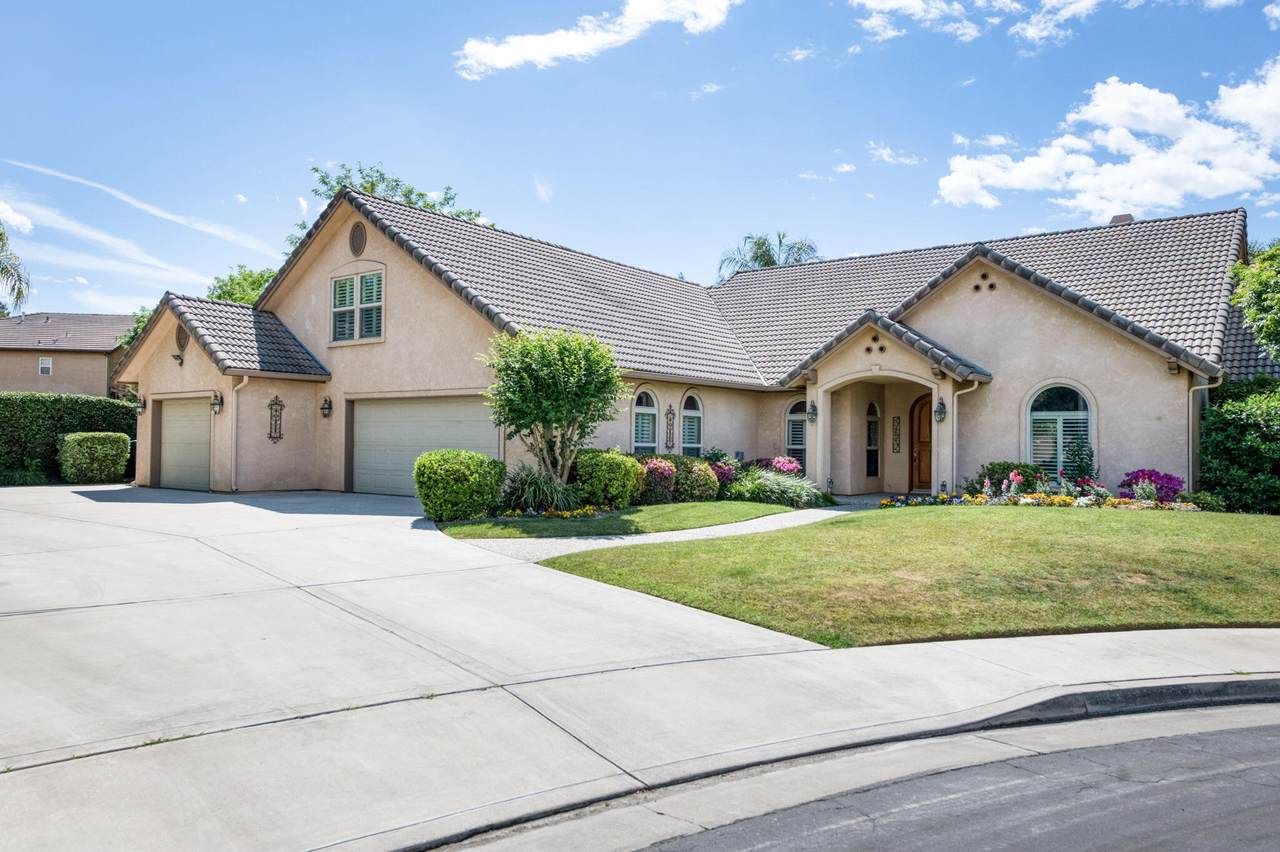 4907 Lakewood Court - Photo 1