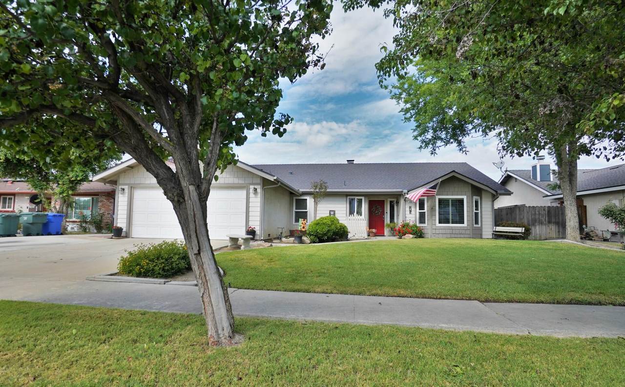 335 Kenwood Drive - Photo 1