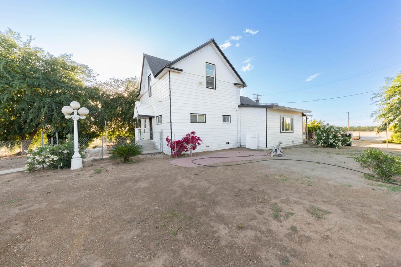 21978 Avenue 144 - Photo 1