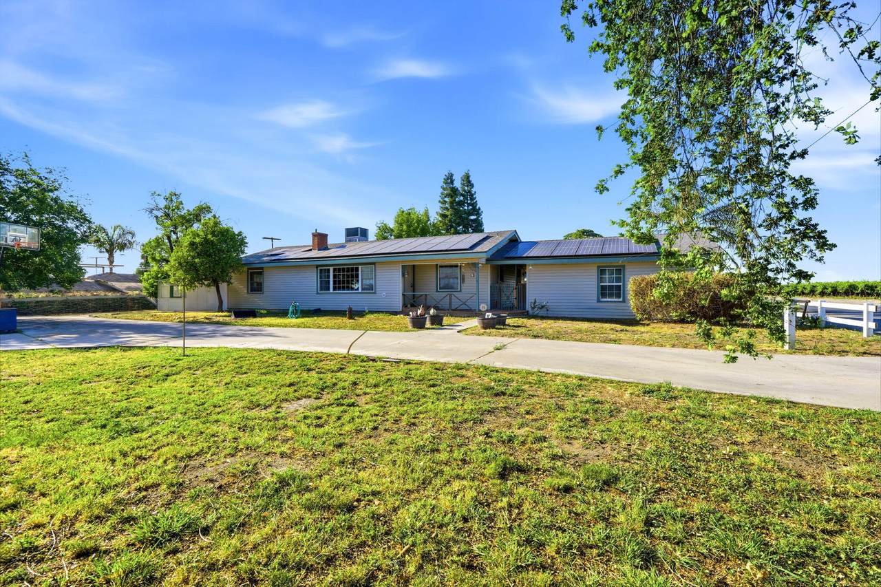 12586 Avenue 232 - Photo 1